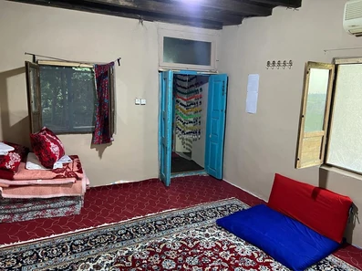 اتاق کف خواب اقامتگاه بومگردی عاروس ویشه آمل