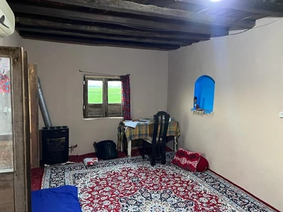 اتاق کف خواب اقامتگاه بومگردی عاروس ویشه آمل