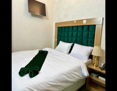 اتاق خواب با تخت دونفره