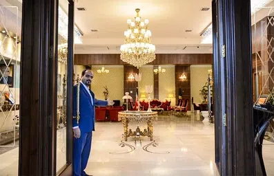 ورودی و لابی هتل آفتاب شرق مشهد با خوشامدگویی لابی من