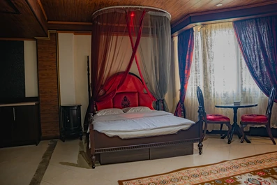 تخت دونفره در واحدهای هتل الماس عباس آباد