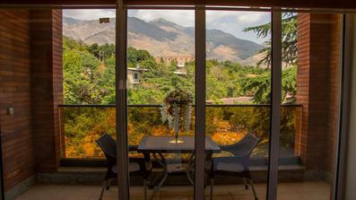 Almaszaferaniyeh-Tehran_10186