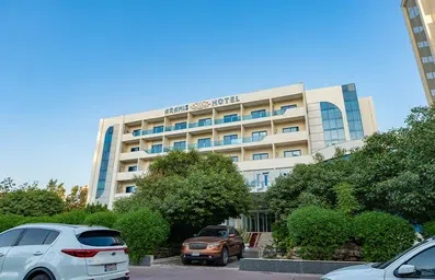 ساختمان بلند هتل آرامیس کیش از فاصله دور