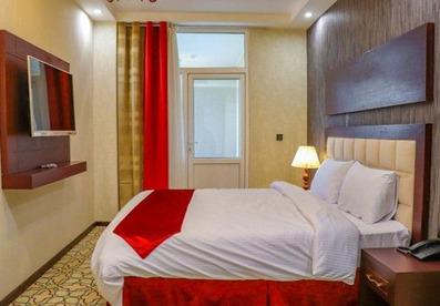 تخت کوئین با آینه و میز آرایش