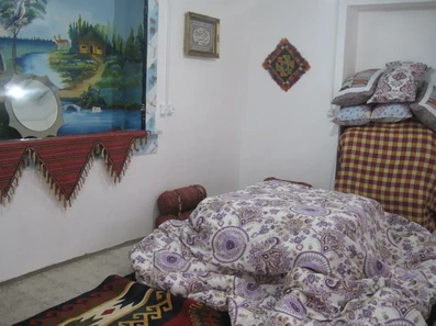 اتاق خواب و کرسی