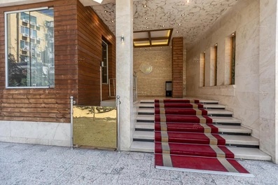 ورودی هتل آپارتمان