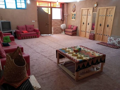 نمای داخل اقامتگاه بوم گردی آوای تالاب بروجن