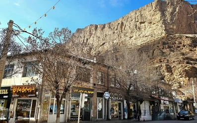 نمای بیرونی هتل آینور ماکو