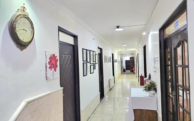 راهرو منتهی به اتاق های هتل آینور ماکو