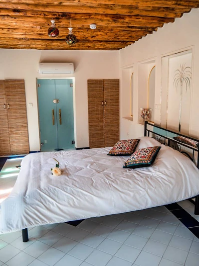 اتاق های سنتی و زیبا در اقامتگاه سنتی بابا باشی شیراز