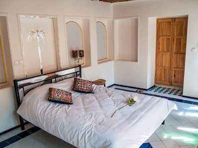 اتاق های سنتی و مینیمال اقامتگاه سنتی بابا باشی شیراز