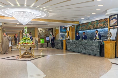 لابی هتل بشری مشهد در یک فضای بزرگ