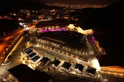 نمای از بالا مجتمع در شب