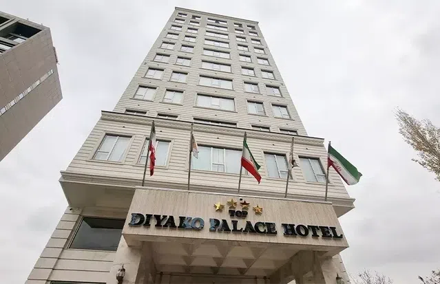 نمای ساختمان 12طبقه هتل دیاکو ارومیه با سنگ سفید