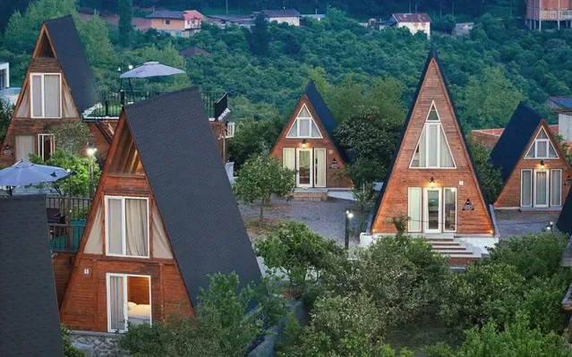 نمای کلی اقامتگاه بومگردی دنسه بام هیرکانی سوادکوه