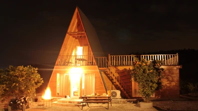 نما کلی اقامتگاه بومگردی دنسه بام هیرکانی سوادکوه در شب