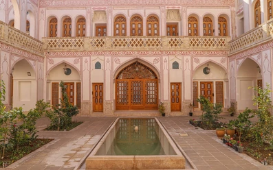 نمای کلی اقامتگاه سنتی عمارت آقاحسینی کاشان