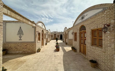 نمای کلی عمارت ایرانی کاشان