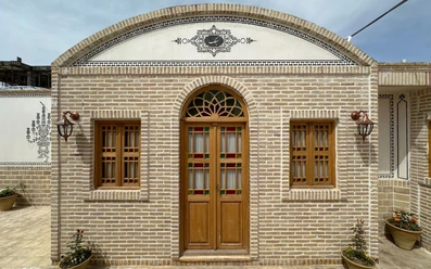 نمای اتاق ها از بیرون خانه مسافر عمارت ایرانی کاشان