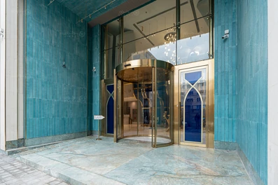 درب ورودی هتل انتخاب مشهد