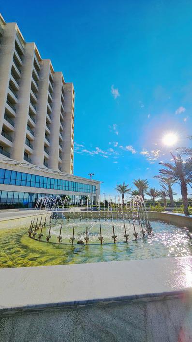 فضای سبز و آبنمای هتل اکسلسیور کیش