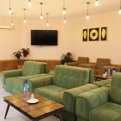 لابی هتل فرهنگ بوشهر با مبلمان پسته ای