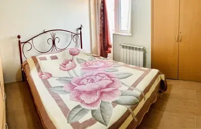 اتاق دو تخته با کمد دیواری در هتل آپارتمان گل نرگس بندرانزلی