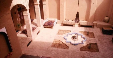 نمای کلی خانه مسافر گلکار یزد