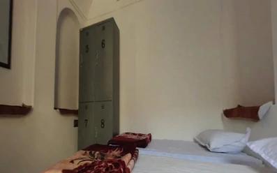 اتاق دو تخته تویین خانه مسافر گلکار یزد