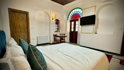 اتاق دو تخته شیک و نوگیر با طراحی سنتی در بوتیک هتل گلشن بوشهر