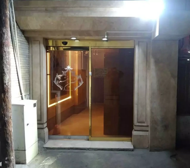 نمای کلی و ورودی هتل آپارتمان هشتمین اختر مشهد