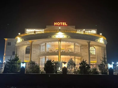 نمای هتل اسپهبد در شب