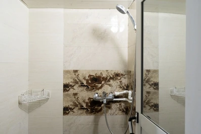 حمام در اتاق های مسافرخانه جهان نما برزو شیراز