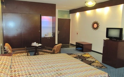 اتاق دو تخته دبل خانه مسافر جهانگردی استهبان