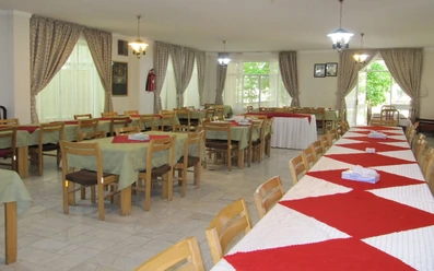 رستوران نوستالژیک خانه مسافر جهانگردی استهبان