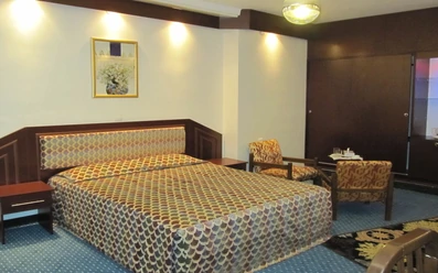 اتاق دو تخته دبل خانه مسافر جهانگردی استهبان