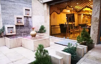 آبنمای ورودی هتل آپارتمان جمالی مشهد