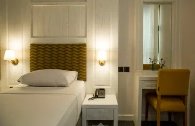 اتاق 1 تخته مجهز بسیار شیک در هتل 4 ستاره جوارالملک مشهد