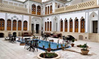 محوطه بوتیک هتل صباغیان کاشان