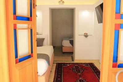 اتاق 103 یاقوت