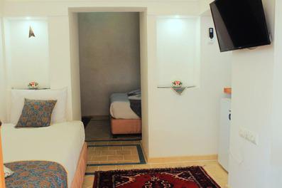 اتاق 103 یاقوت