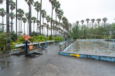 فضای بیرونی هتل کوثر رامسر - رزرو از طریق یوتراوز