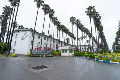 فضای بیرونی هتل کوثر رامسر - رزرو از یوتراوز