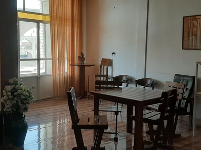 لابی خانه مسافر کوله پشتی یزد