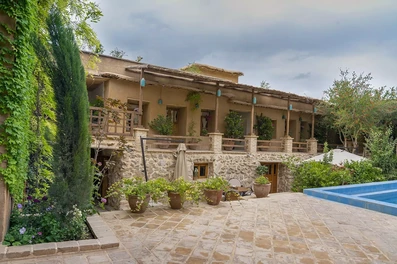 نمای کلی اقامتگاه خانه لیرک مرودشت