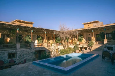 محوطه اقامتگاه خانه لیرک مرودشت