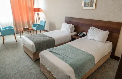 اتاق دو تخته با تخت های جدا در هتل لیلیوم کیش