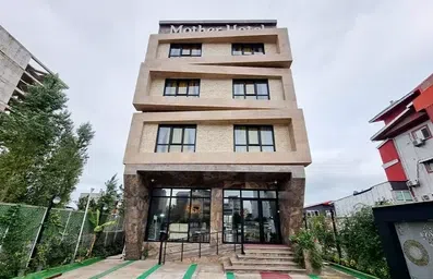 نمای ساختمان هتل مادر بندر انزلی