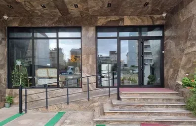 درب شیشه ای اتومات ورودی هتل مادر بندر انزلی