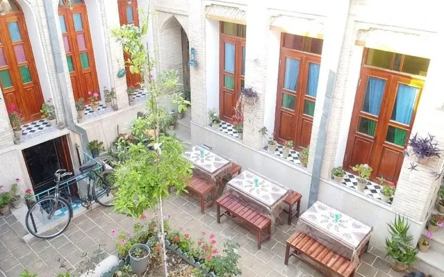 نمای کلی اقامتگاه سنتی ملک تاج شیراز